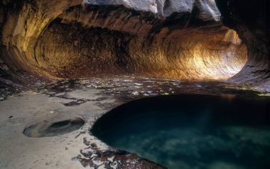 美国锡安国家公园「地铁」峡谷与蓝色水潭
