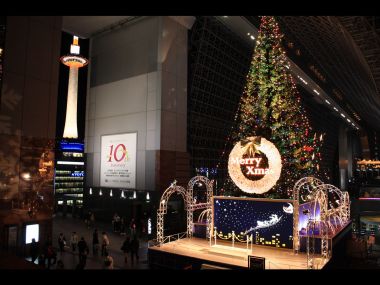 日本京都塔夜景与巨型圣诞树