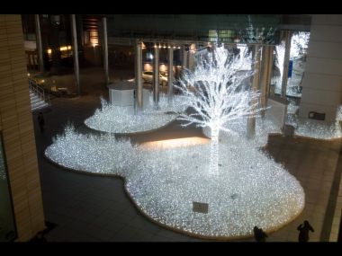 城市广场璀璨圣诞灯饰夜景