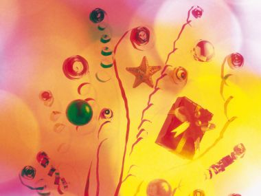 Dreamy Warm Watercolor Christmas Tree Gift Wallpaper