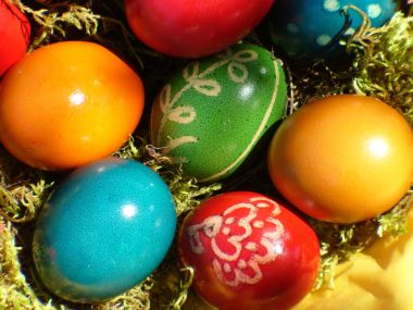 Colorful Easter Celebration: Festive Wallpapers