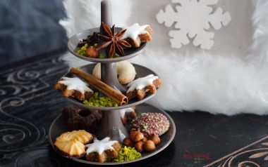 Christmas Tiered Stand Gingerbread Hazelnuts