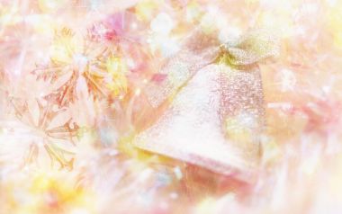 梦幻唯美粉色圣诞铃铛与雪花柔光壁纸