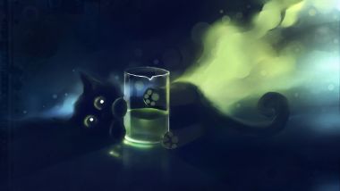 色彩流动：黑猫与发光玻璃杯的梦幻邂逅
