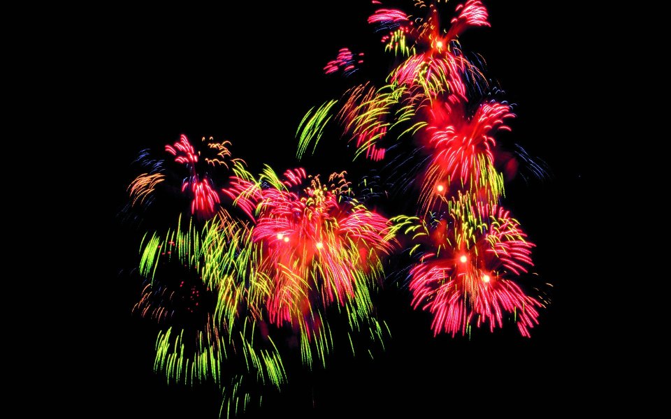 纯黑夜空下节日绚烂多彩烟花秀