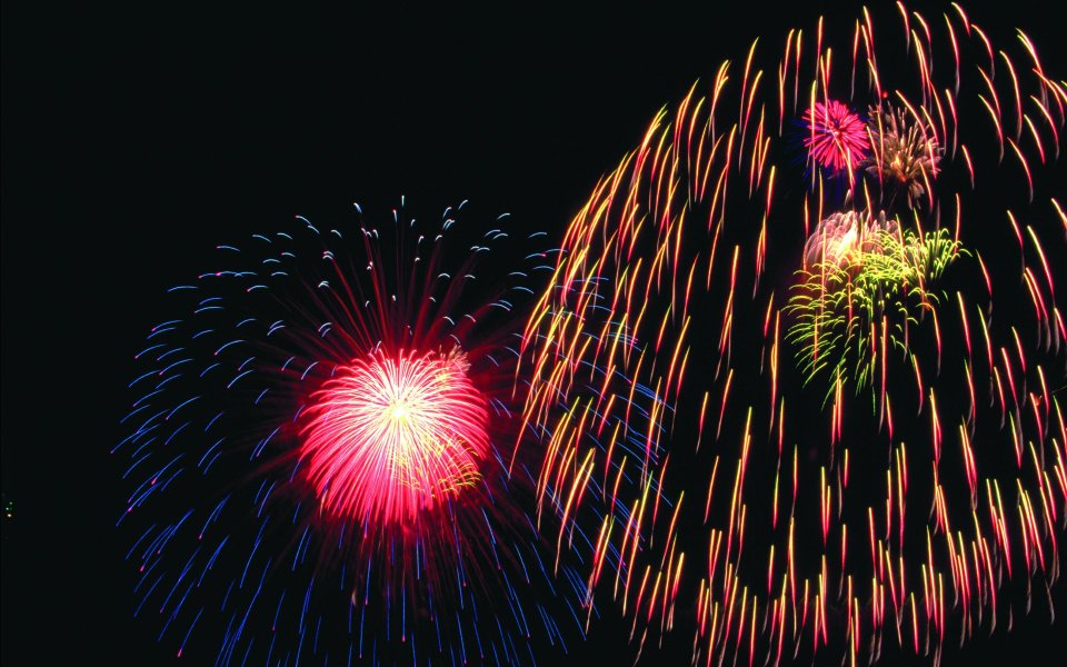 节日夜空多彩烟花焰火表演