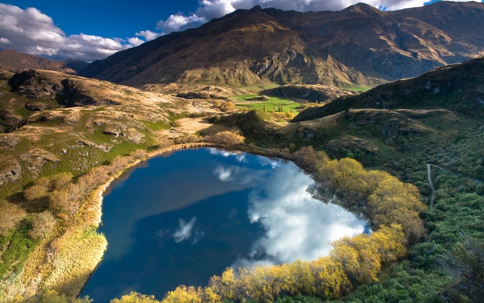 新西兰Heart Lake心形湖高山湖泊秋日风光