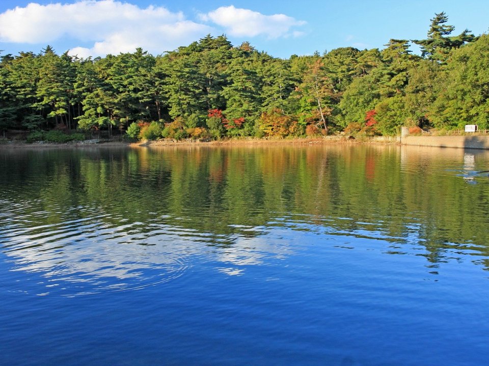 日本六甲山秋日湖泊风光