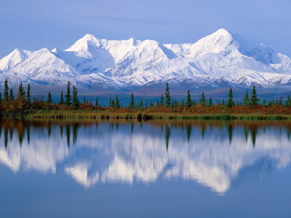 阿拉斯加德纳里峰雪山湖泊倒影风光