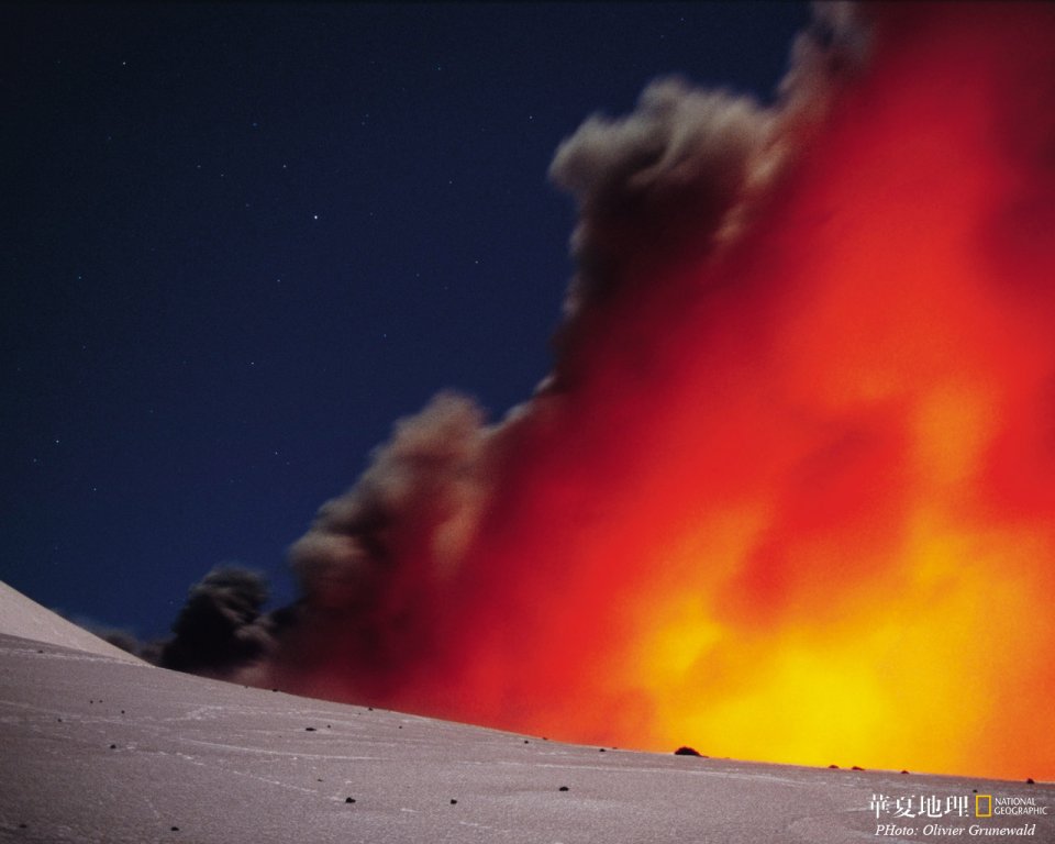 国家地理 星夜下火山喷发自然奇观