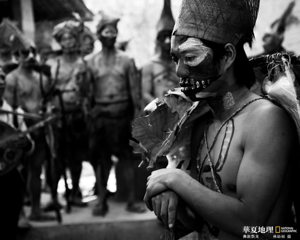 中国彝族祭龙民俗活动 面部彩绘参与者纪实摄影