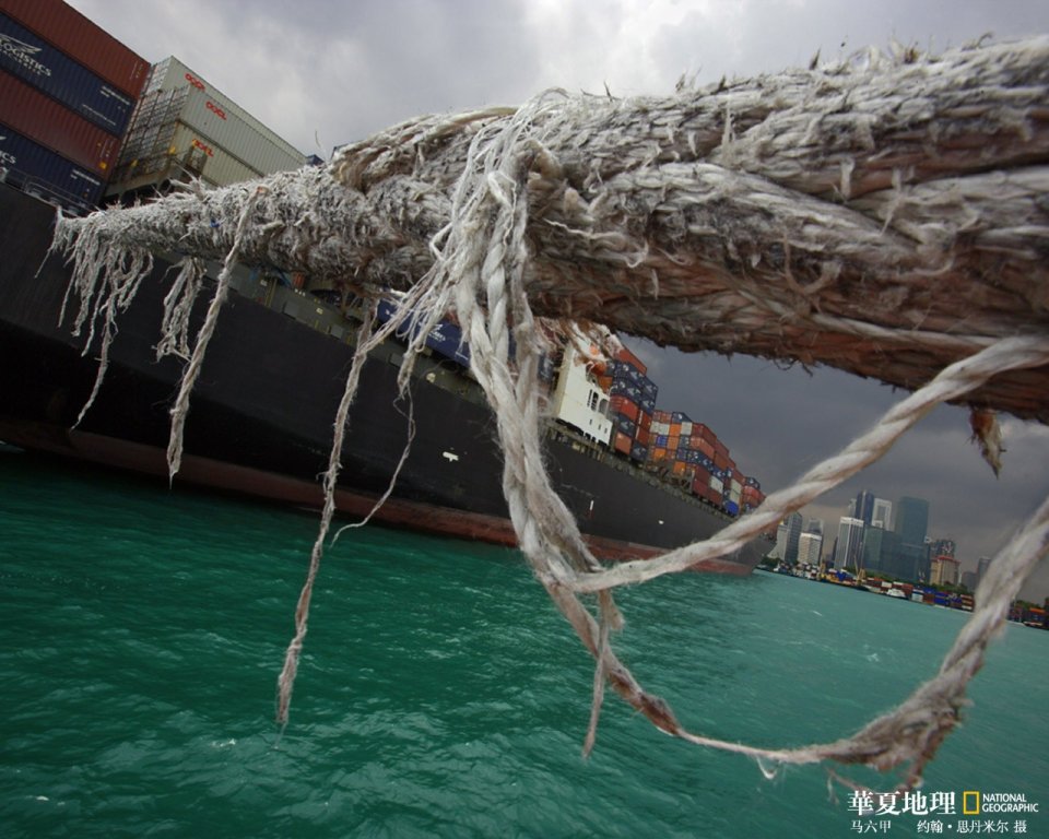 马六甲海峡港口 巨型集装箱货轮纪实摄影
