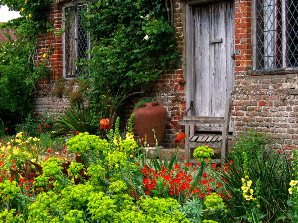 英国肯特西辛赫斯特城堡花园南小屋外景
