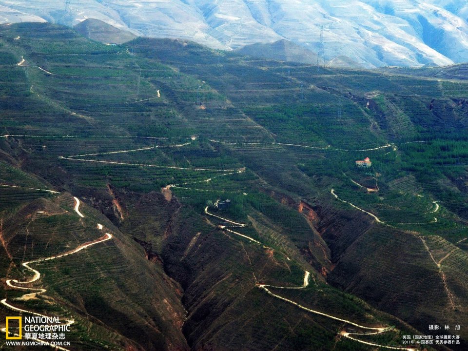中国黄土高原绿意梯田盘山公路航拍风光
