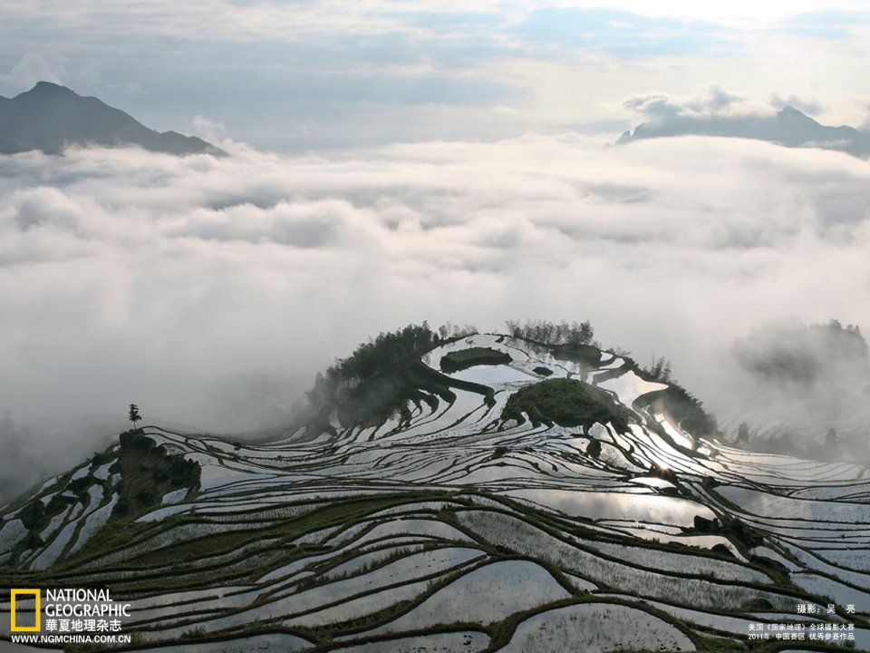 中国山区灌水梯田云海日出晨景