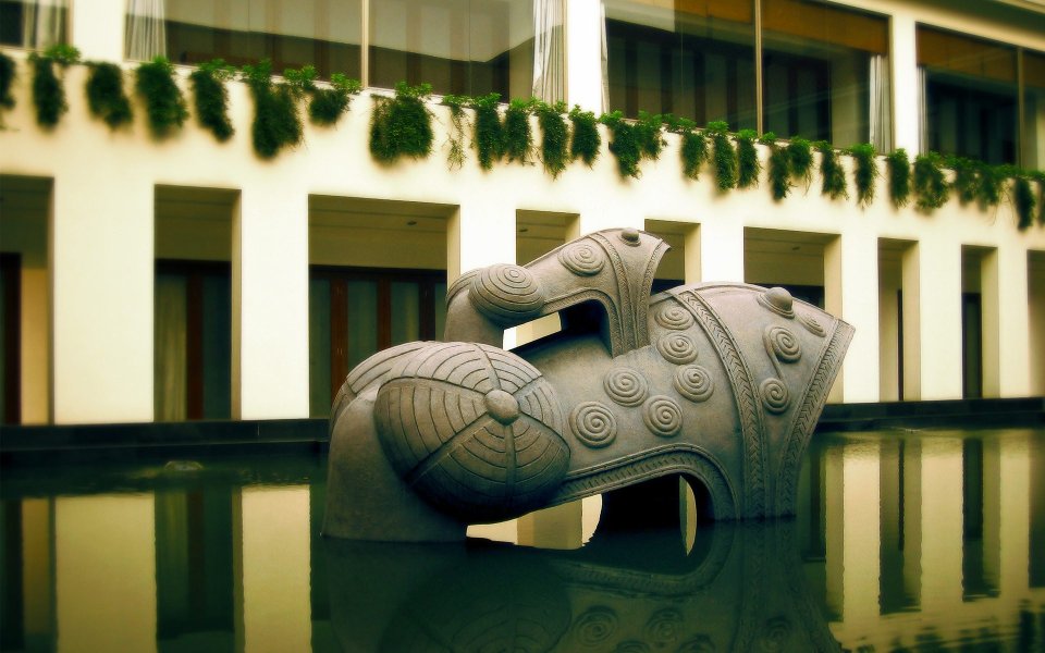 现代庭院水池抽象石雕艺术装置景观