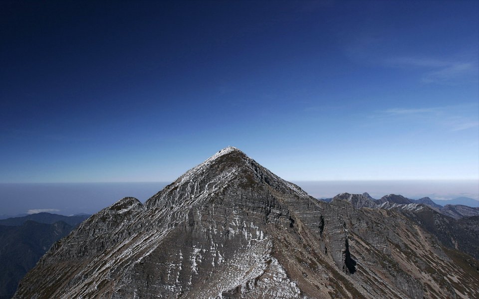 中国台湾雪山主峰晴日风光