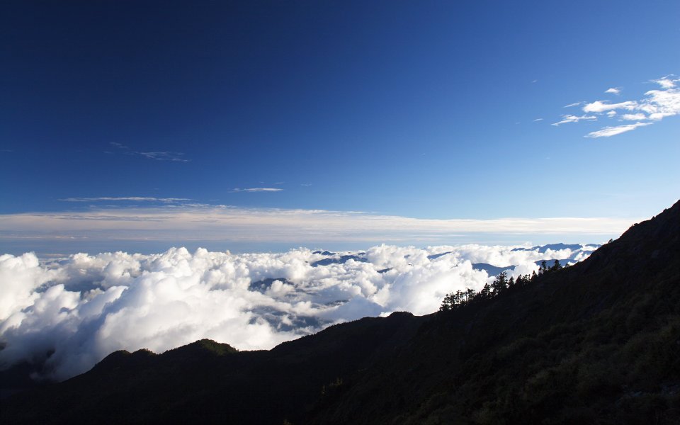 中国台湾嘉明湖高山云海风光