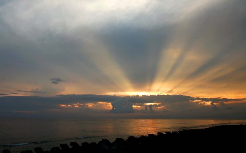 Taiwan Green Island Coast Sunset Sunbeams Scenery