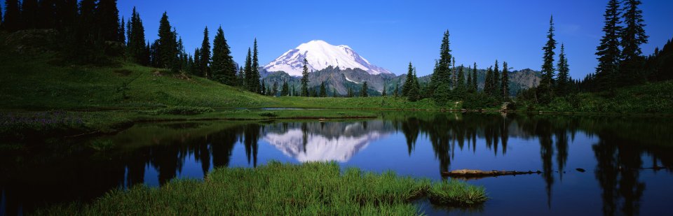 美国雷尼尔山国家公园雪山湖泊全景风光