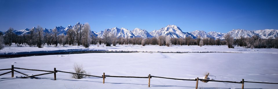 美国大提顿山脉冬季雪原全景风光