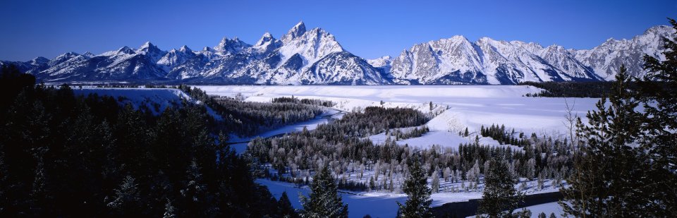 美国大提顿国家公园冬季雪山全景风光