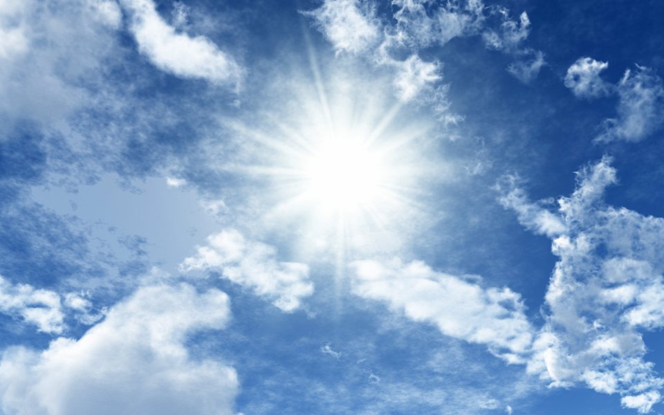 Sun Radiating In Clear Blue Sky Nature Wallpaper