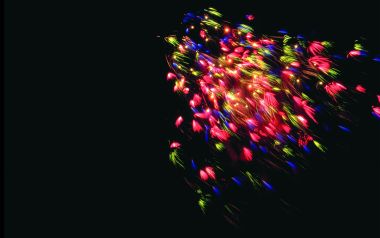 节日夜空绽放的多彩烟花长曝光摄影