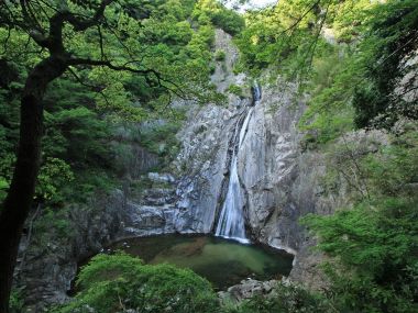 日本夏日山涧瀑布清潭自然风光