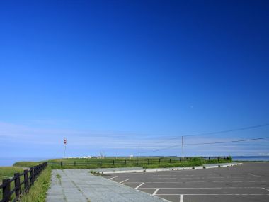 日本北海道夏季滨海旷野晴空风景