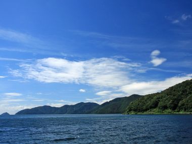 日本北海道夏季湖光山色晴朗自然风光