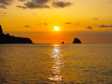 黄昏海上日落金色海景自然风光