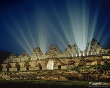 墨西哥玛雅文明遗址夜间灯光奇观 国家地理摄影作品