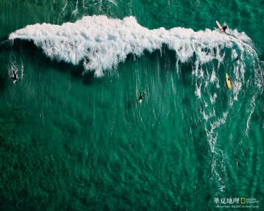 国家地理航拍 碧海白浪中的冲浪运动场景