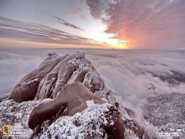 安徽天柱山雪后日出云海风光