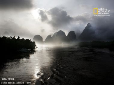 广西漓江日出晨雾喀斯特山水风光