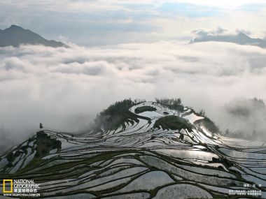 中国山区灌水梯田云海日出晨景