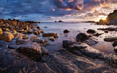 英国康沃尔牧师湾日落海岸风光