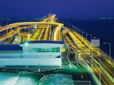 日本东京湾跨海公路夜景长曝光风光