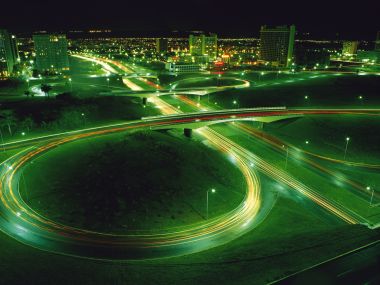 巴西利亚城市立交桥夜景长曝光车流光轨风光