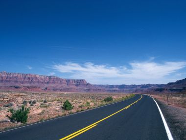 美国西部荒漠红岩峡谷公路自然风光