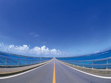 日本冲绳跨海海景公路夏日风光