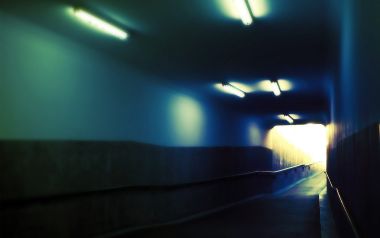 蓝调复古胶片地下通道 尽头通向明亮出口