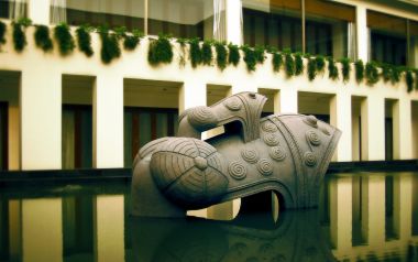 现代庭院水池抽象石雕艺术装置景观