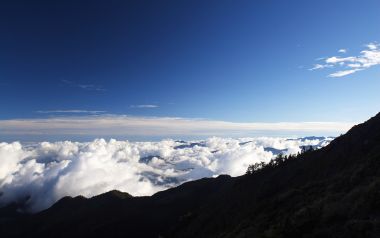 中国台湾嘉明湖高山云海风光