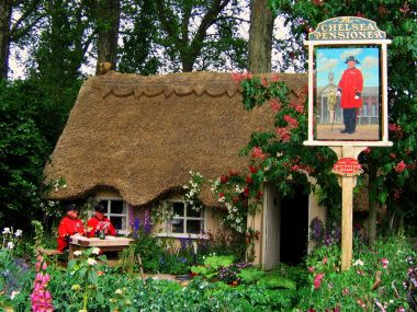 2008年切尔西花展 英式茅草小屋花园景观