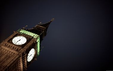英国伦敦大本钟夜景低角度仰拍