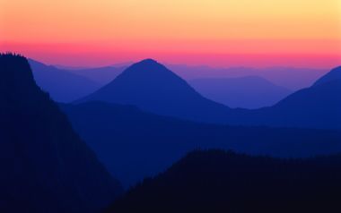 高山日出层峦叠嶂橙红渐变天空自然风光