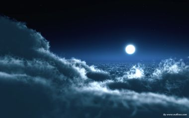 满月照耀高空云海星空夜景
