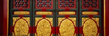 北京故宫皇家鎏金龙纹隔扇门特写